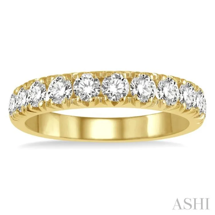 1 ctw 11 Stone Round Cut Diamond Wedding Band in 14K Yellow Gold