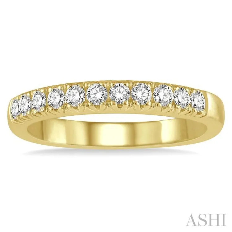 1/3 ctw 11 Stone Round Cut Diamond Wedding Band in 14K Yellow Gold