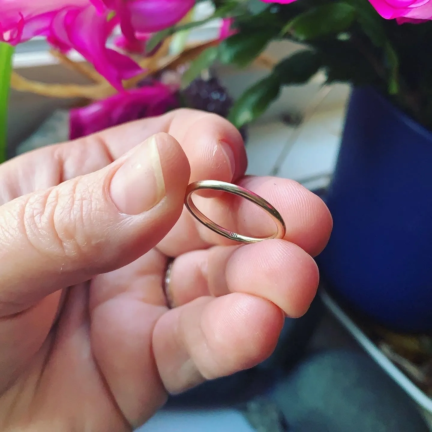 18K Gold Round Wire Ring