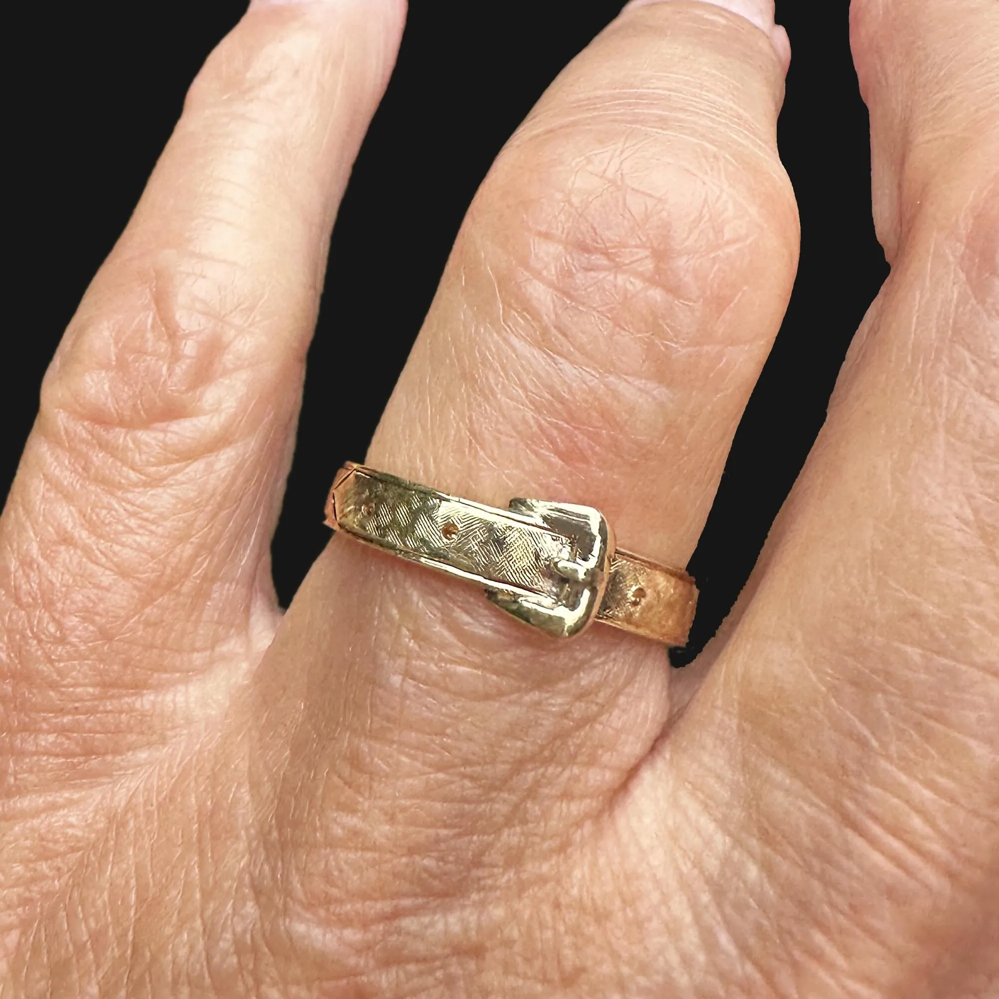 1940s Retro 14K Gold Buckle Wedding Band Ring