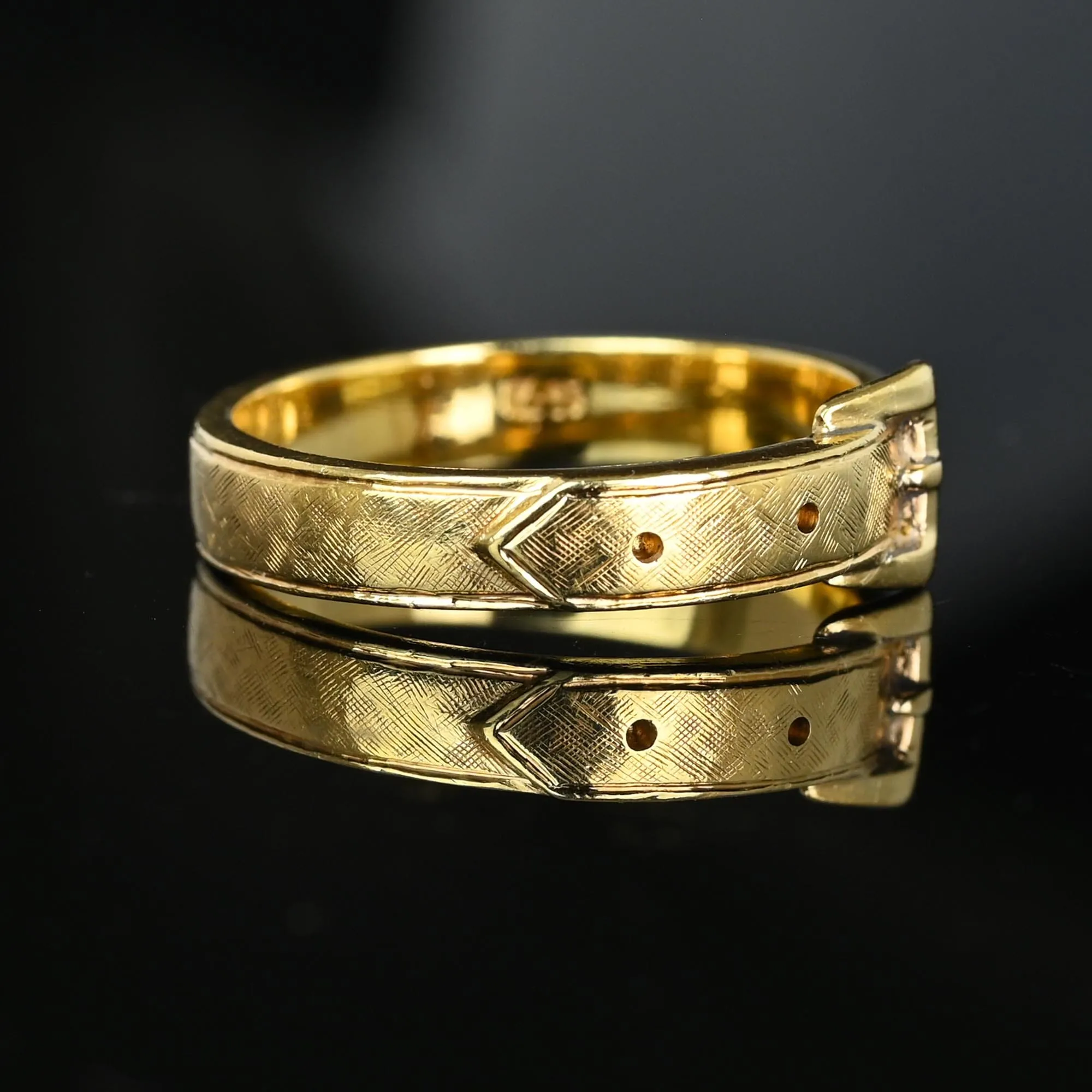 1940s Retro 14K Gold Buckle Wedding Band Ring