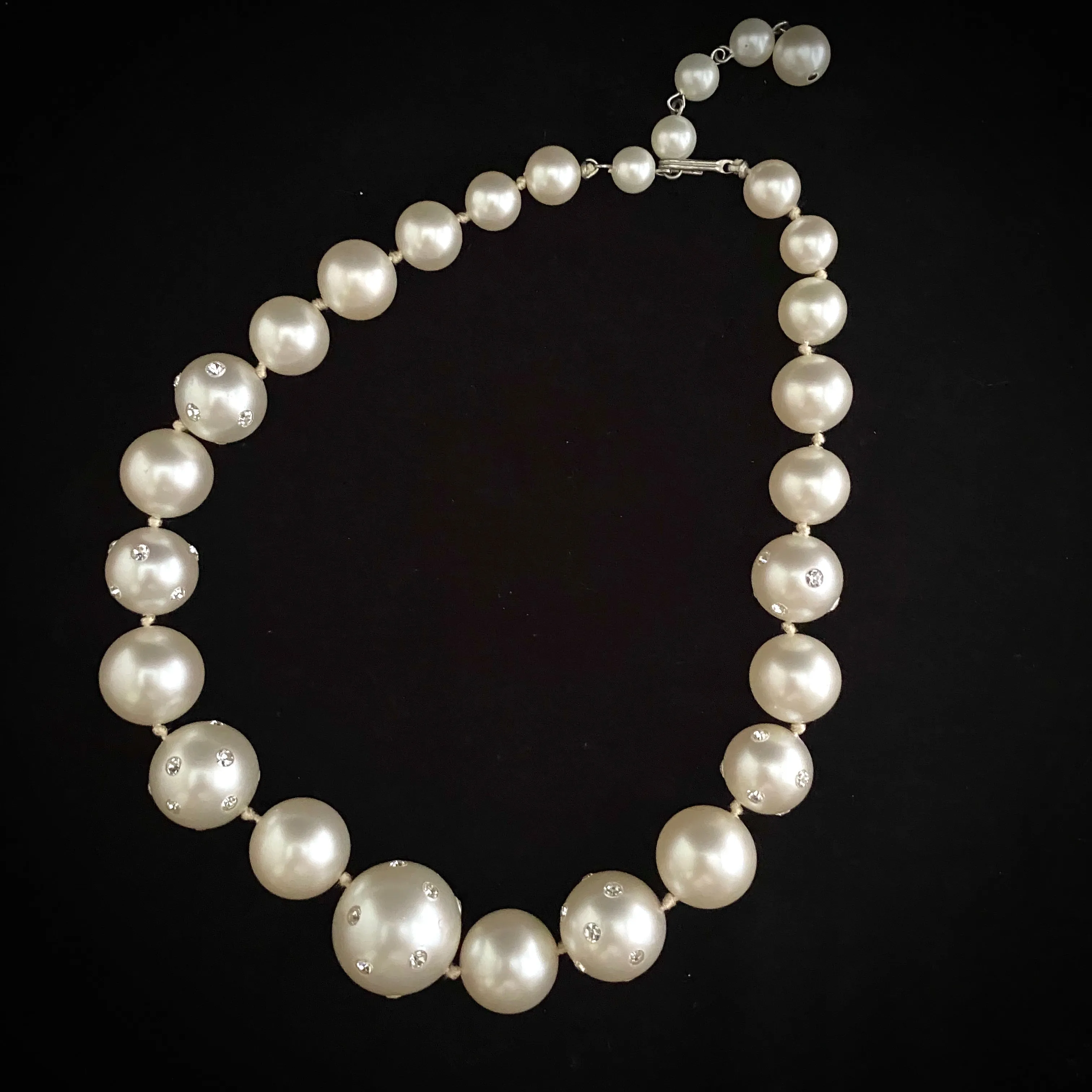 1960s Lustrous Faux Pearl Necklace