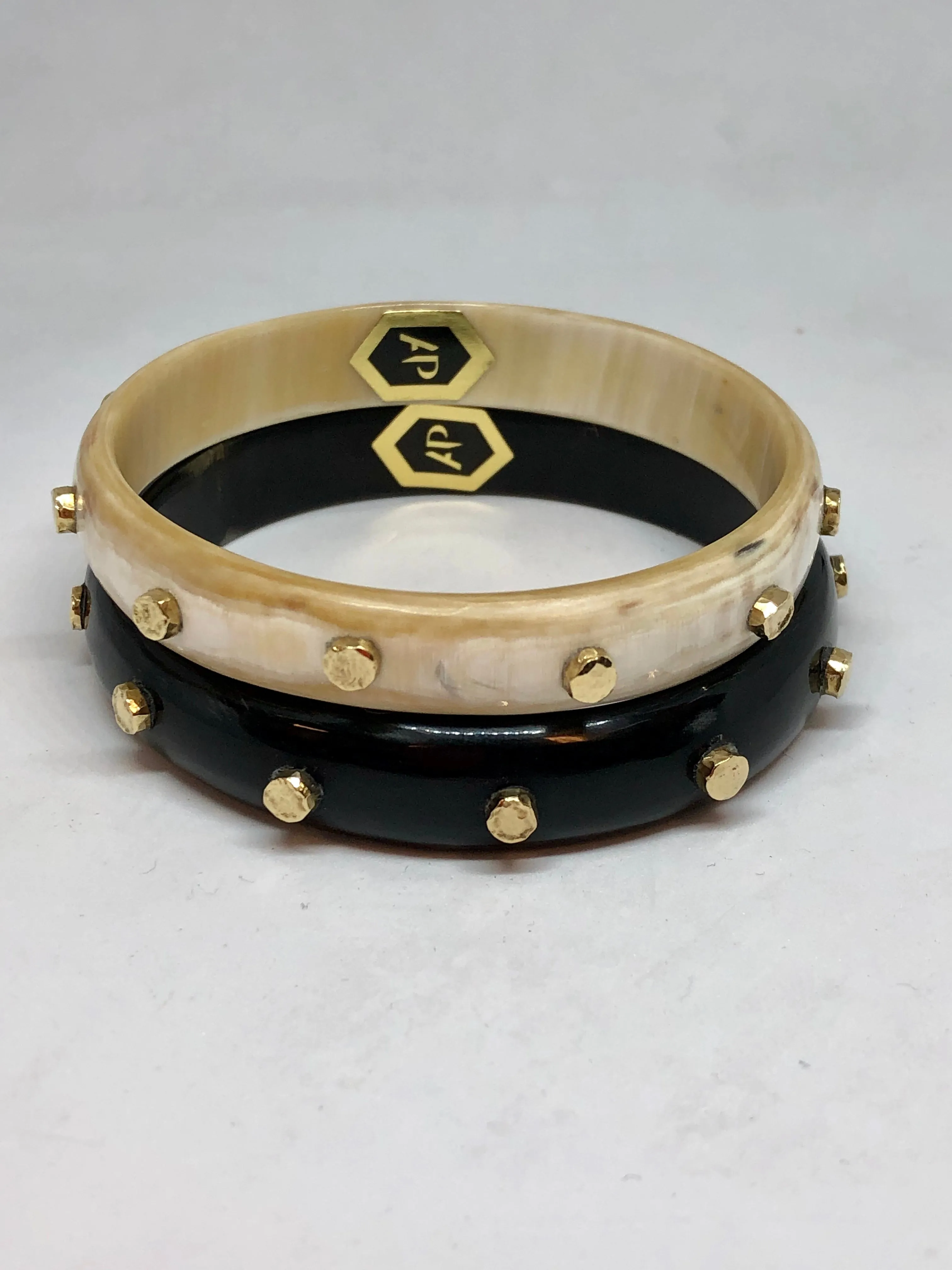 Ashley Pittman Afya Bangle in Dark Horn