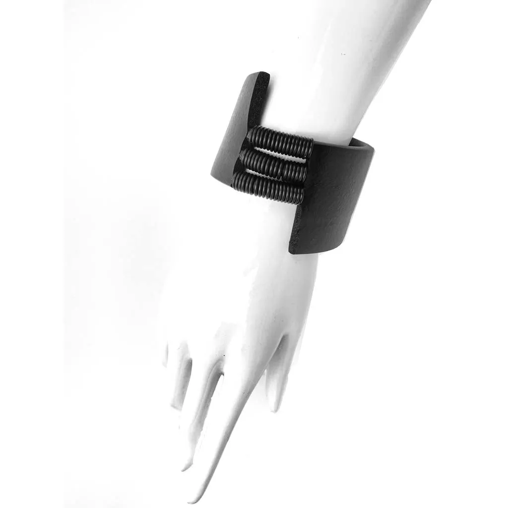 asymmetrical rubber oh bangle