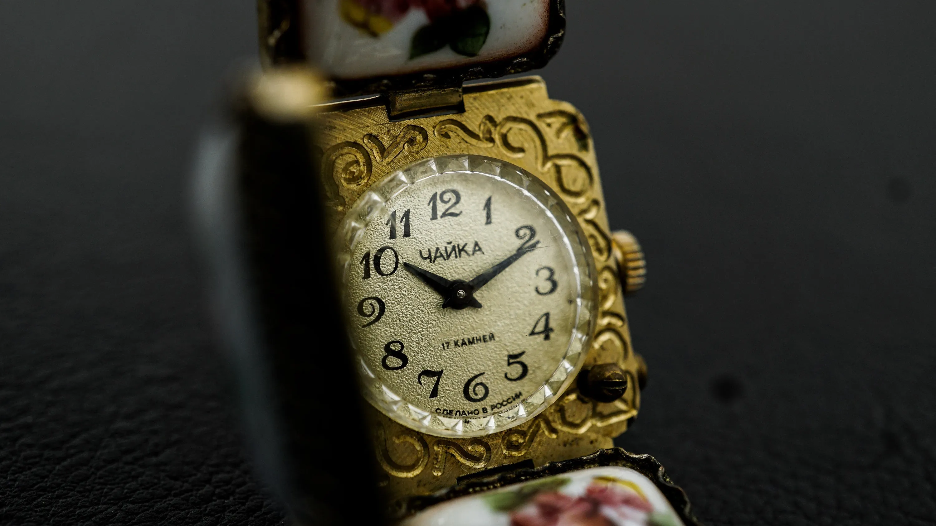 Chaika 1601.A Soviet vintage ladies wristwatch Enamel bracelet