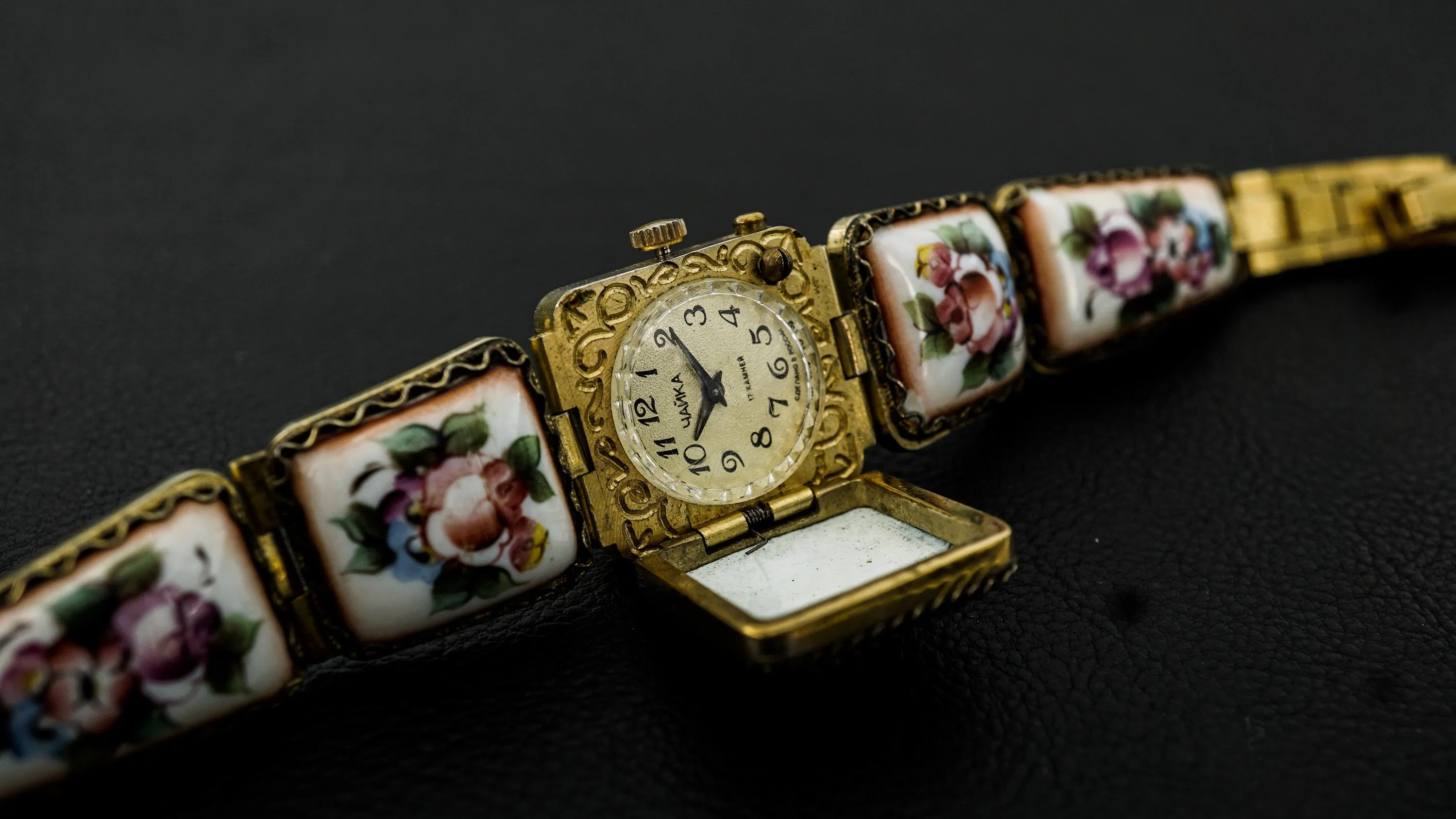 Chaika 1601.A Soviet vintage ladies wristwatch Enamel bracelet