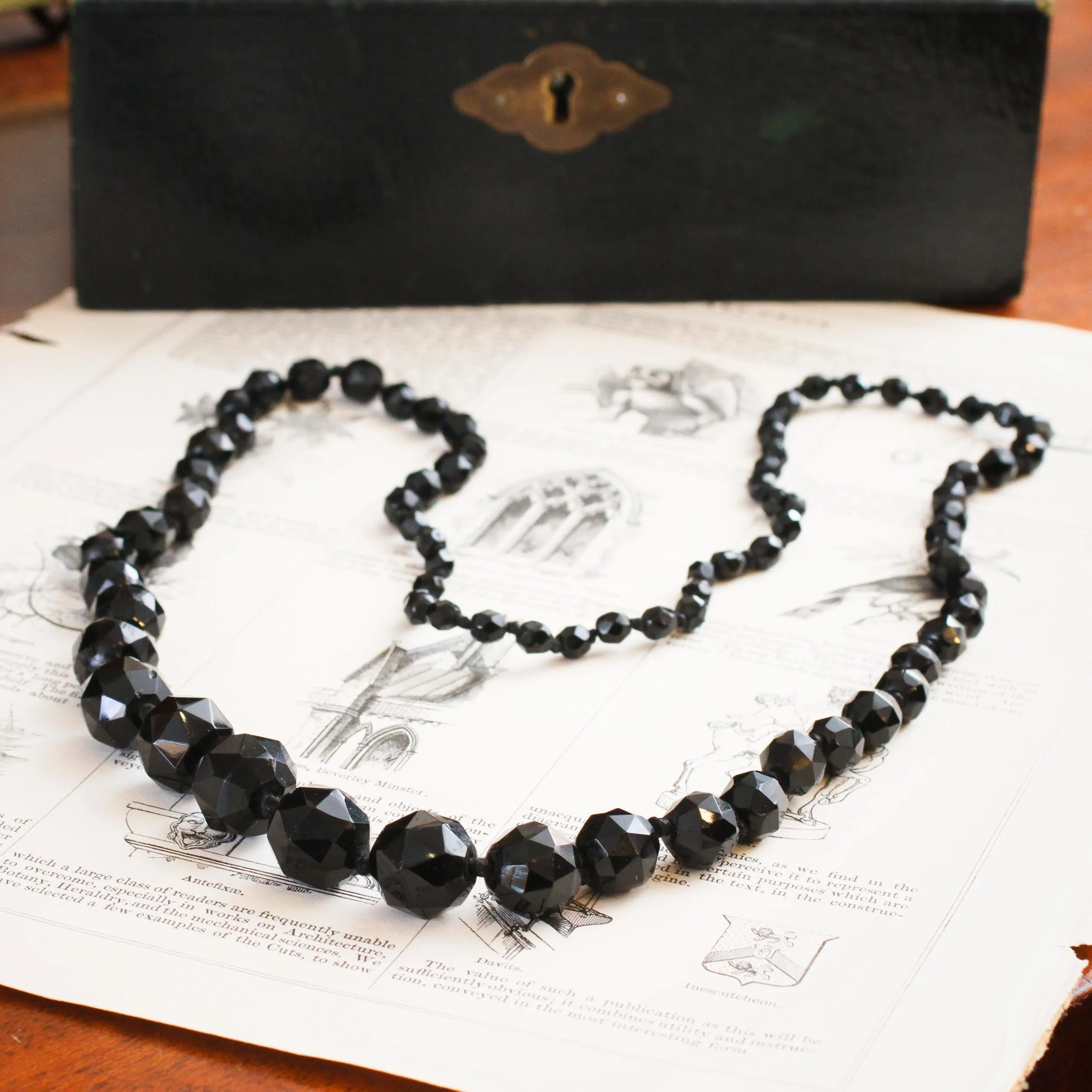 Fabulous Darkly Glinting Victorian French Jet Bead Necklace