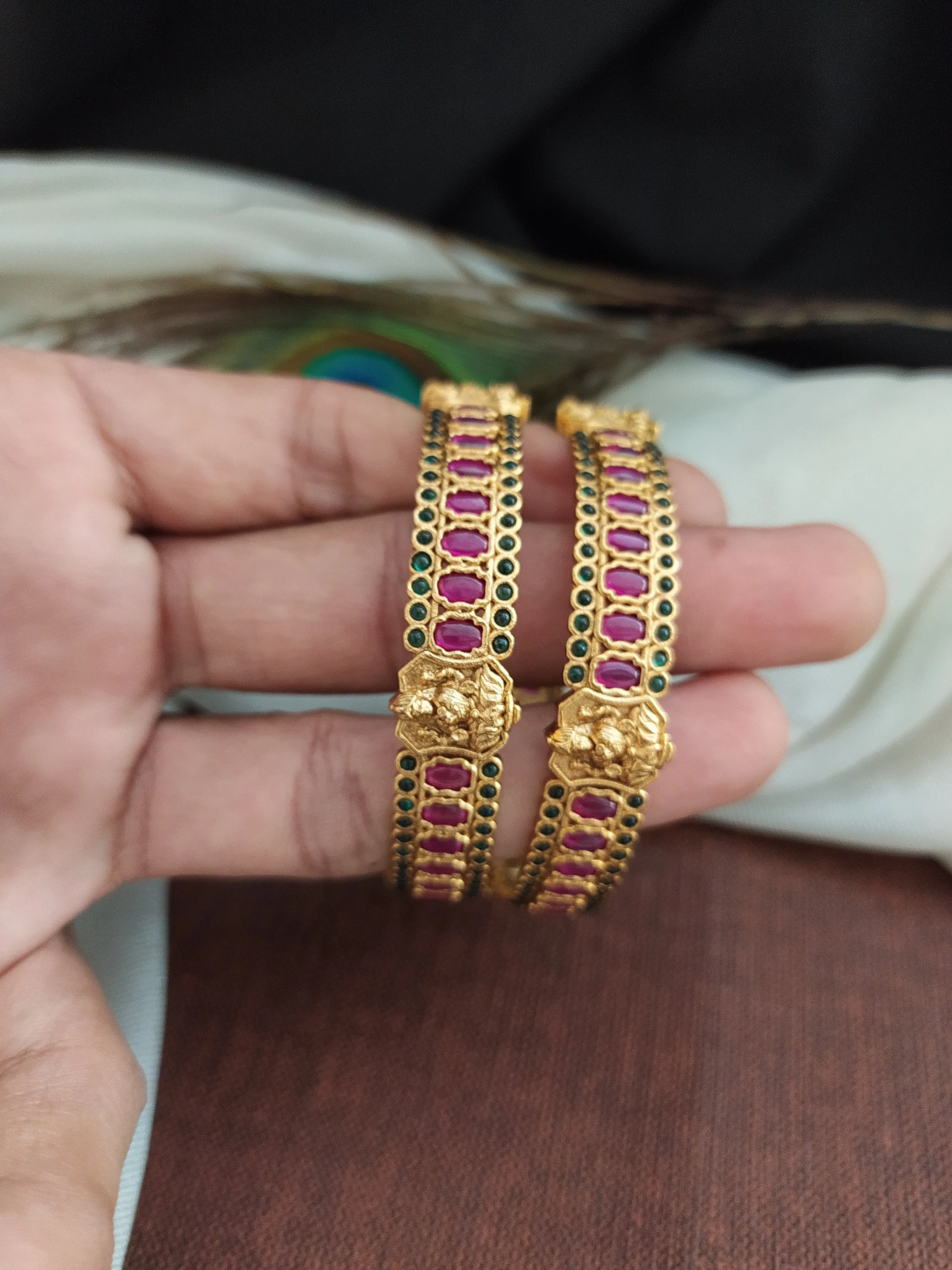 Lord Lakshmi Design Kemp Stone Antique Bangles