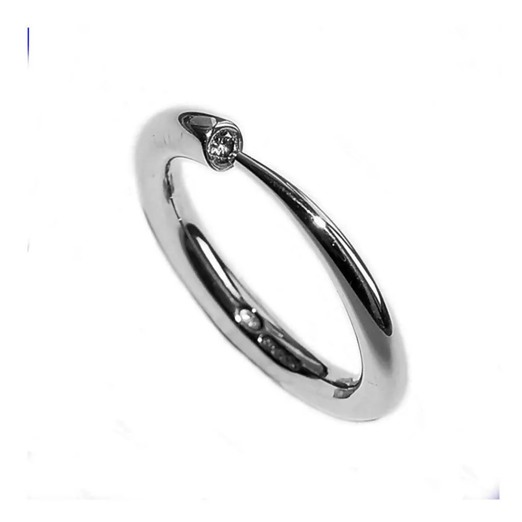 Narrow tapering silver ring with 3pt diamond