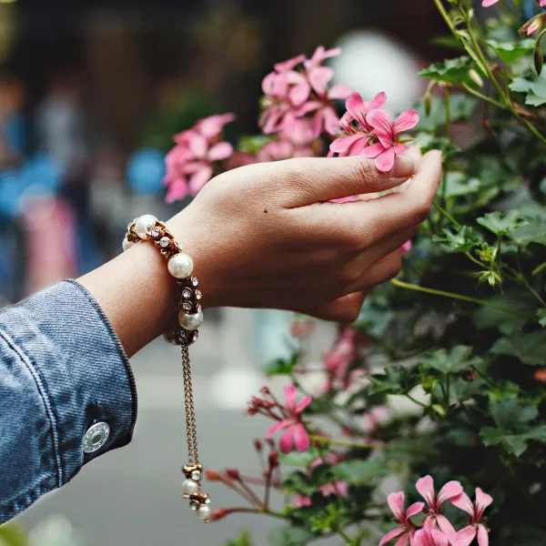 Nima Hand Bracelet in Pearl