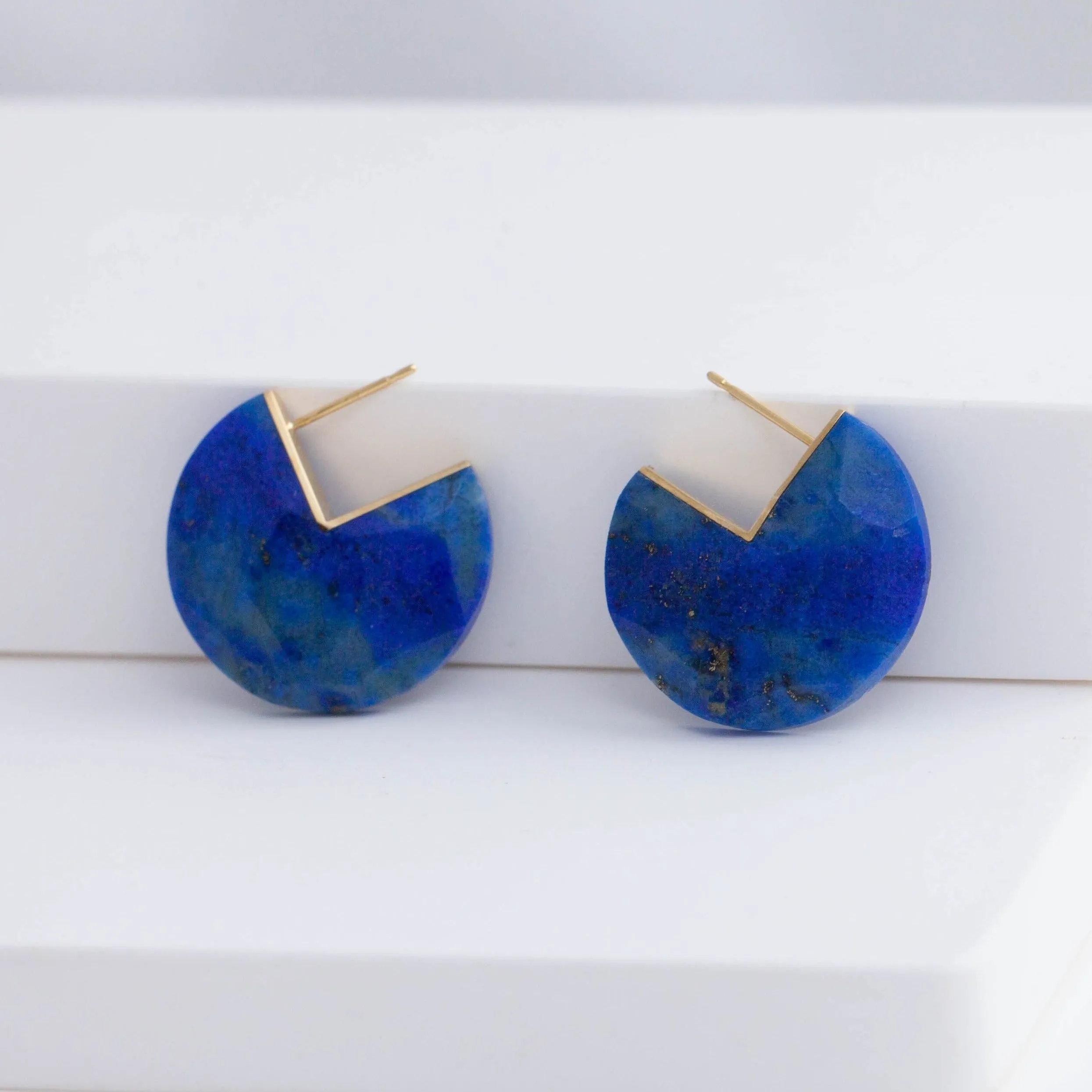 Slice lapis lazuli mini special cut earrings [limited edition]