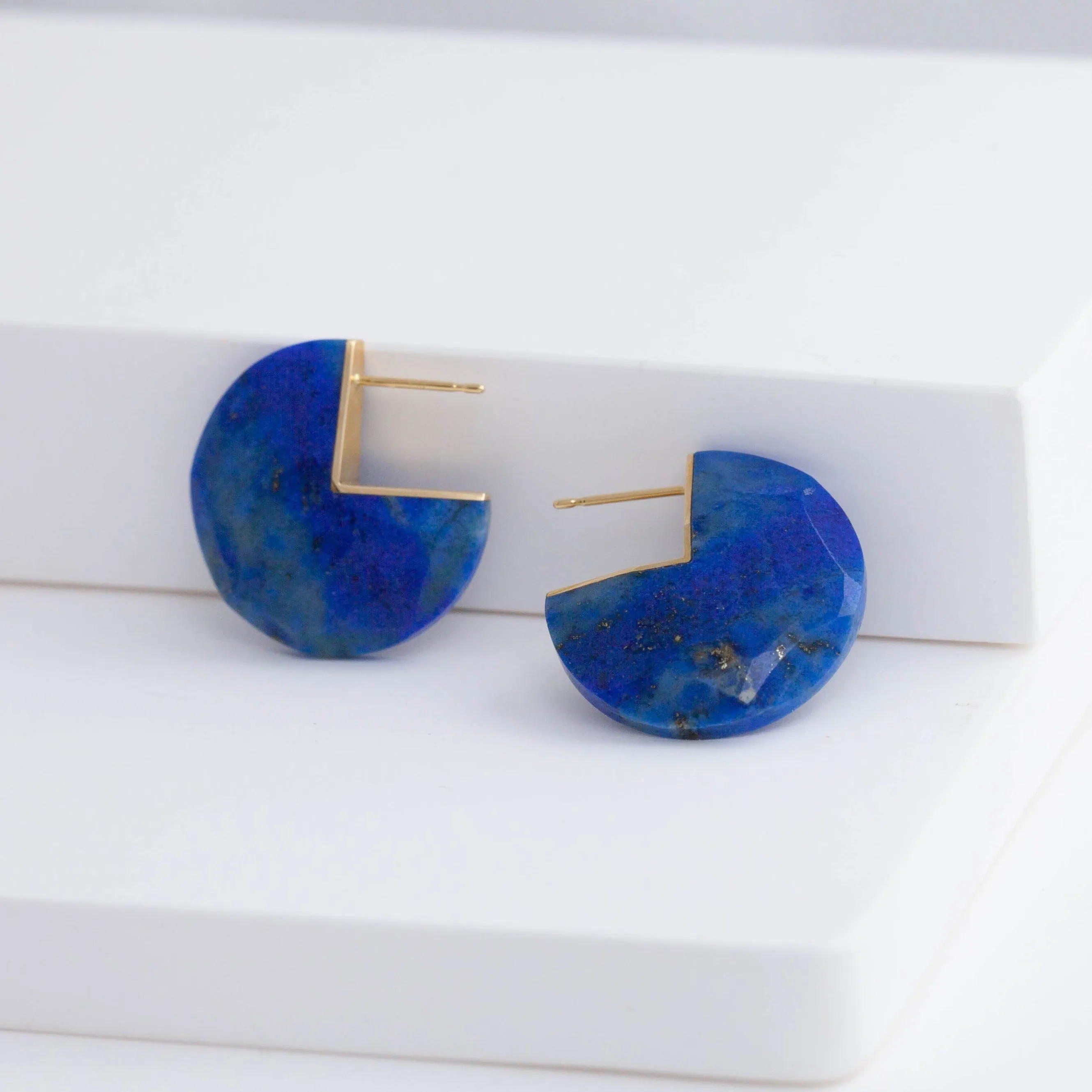 Slice lapis lazuli mini special cut earrings [limited edition]