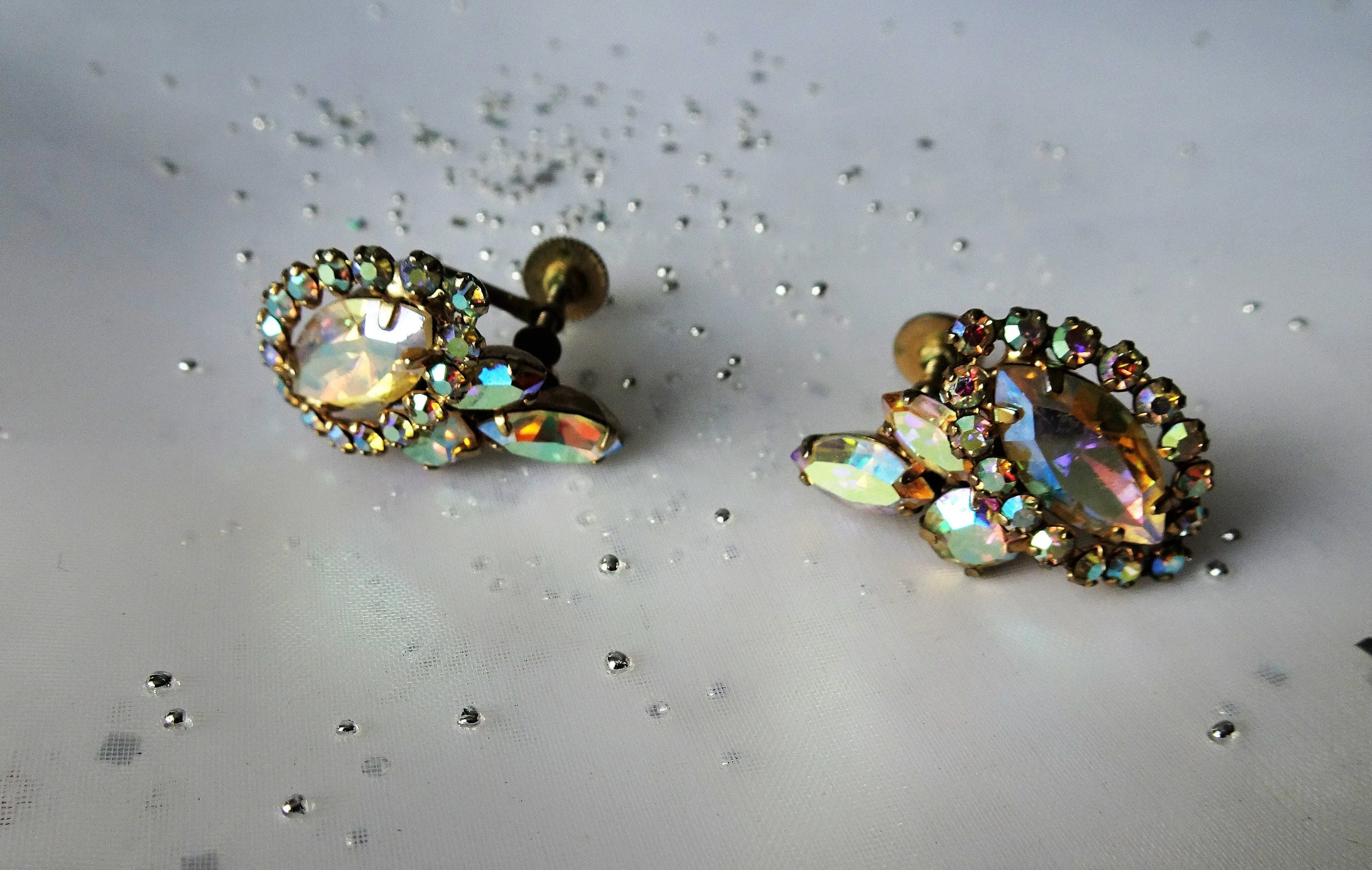 SPARKLING Sherman Signed Vintage 1950s Earrings,GLITTERING Aurora Borealis,Rhinestone Screw Back Earrings,Collectible Mid Century Jewelry