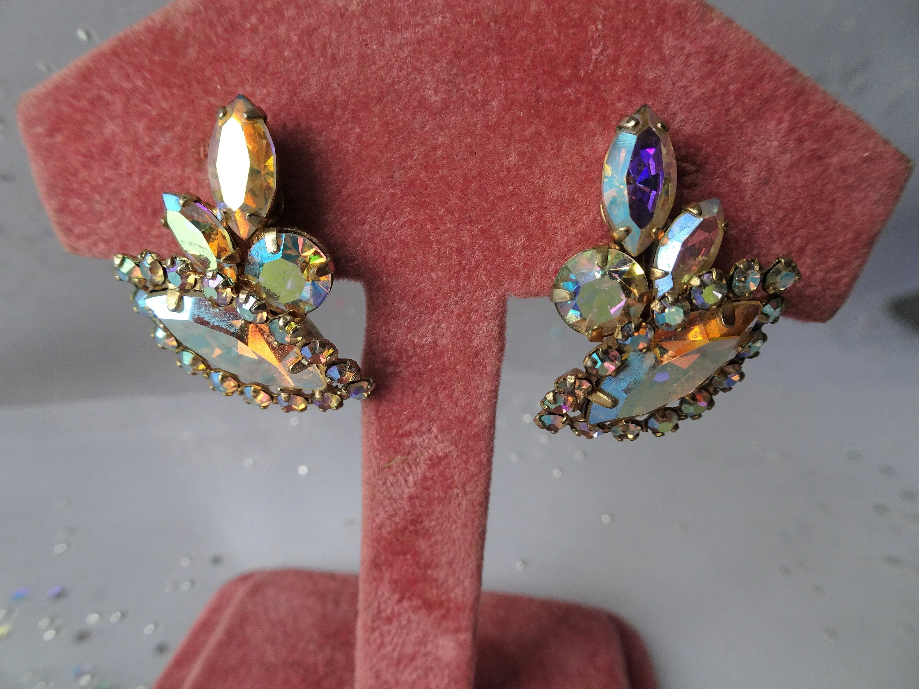 SPARKLING Sherman Signed Vintage 1950s Earrings,GLITTERING Aurora Borealis,Rhinestone Screw Back Earrings,Collectible Mid Century Jewelry