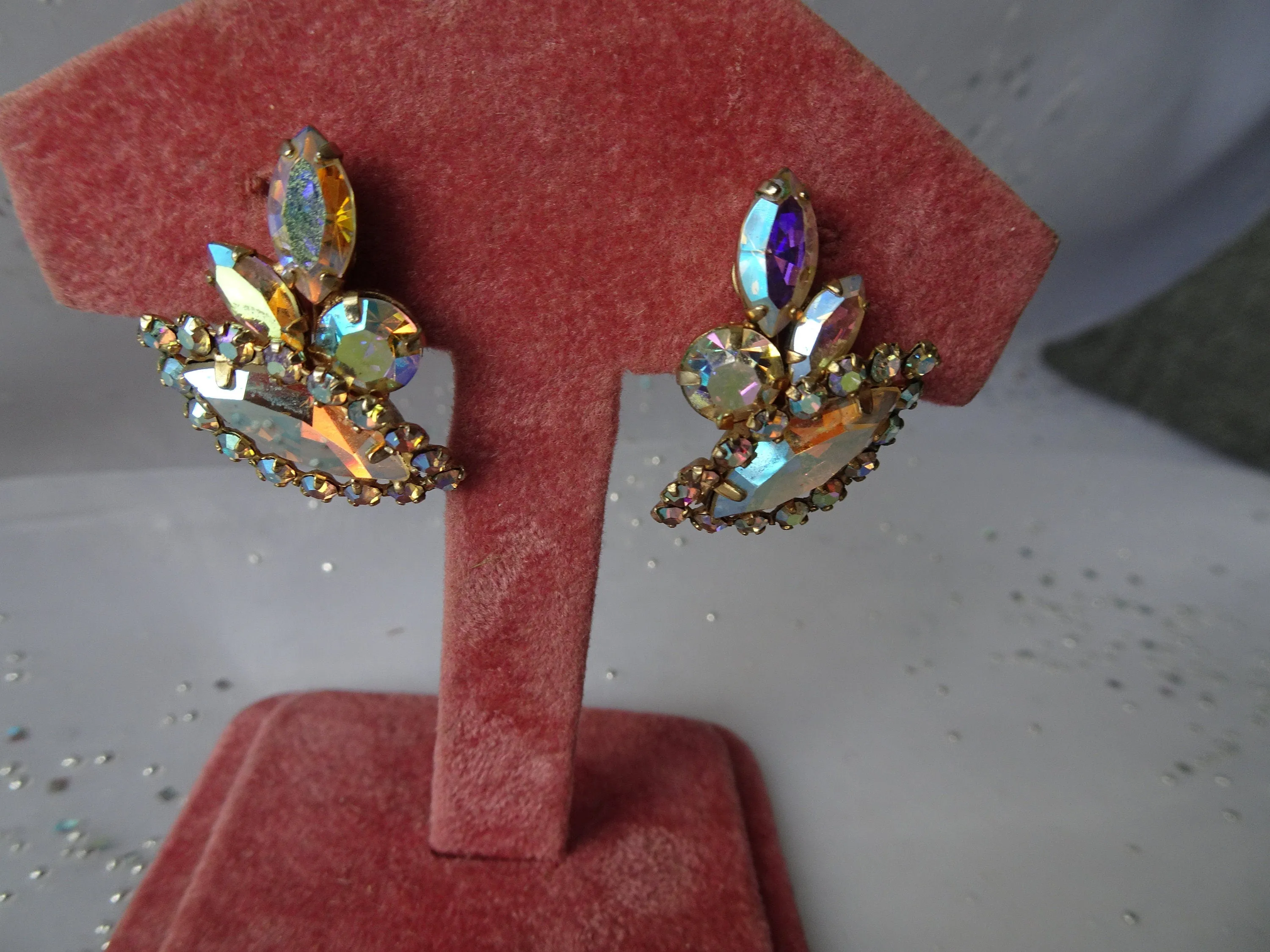 SPARKLING Sherman Signed Vintage 1950s Earrings,GLITTERING Aurora Borealis,Rhinestone Screw Back Earrings,Collectible Mid Century Jewelry