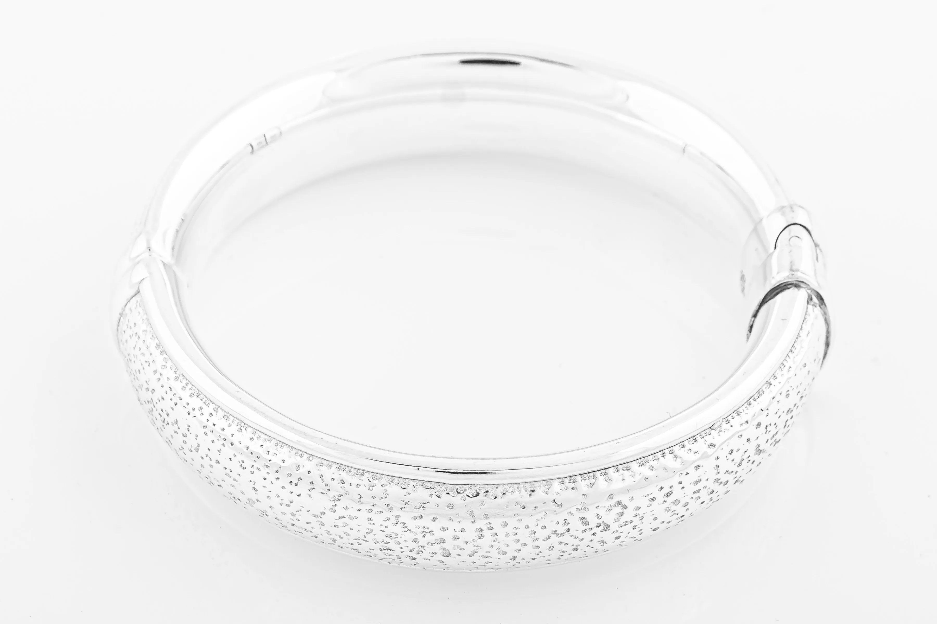 SS25 Stipple Hinged Bangle