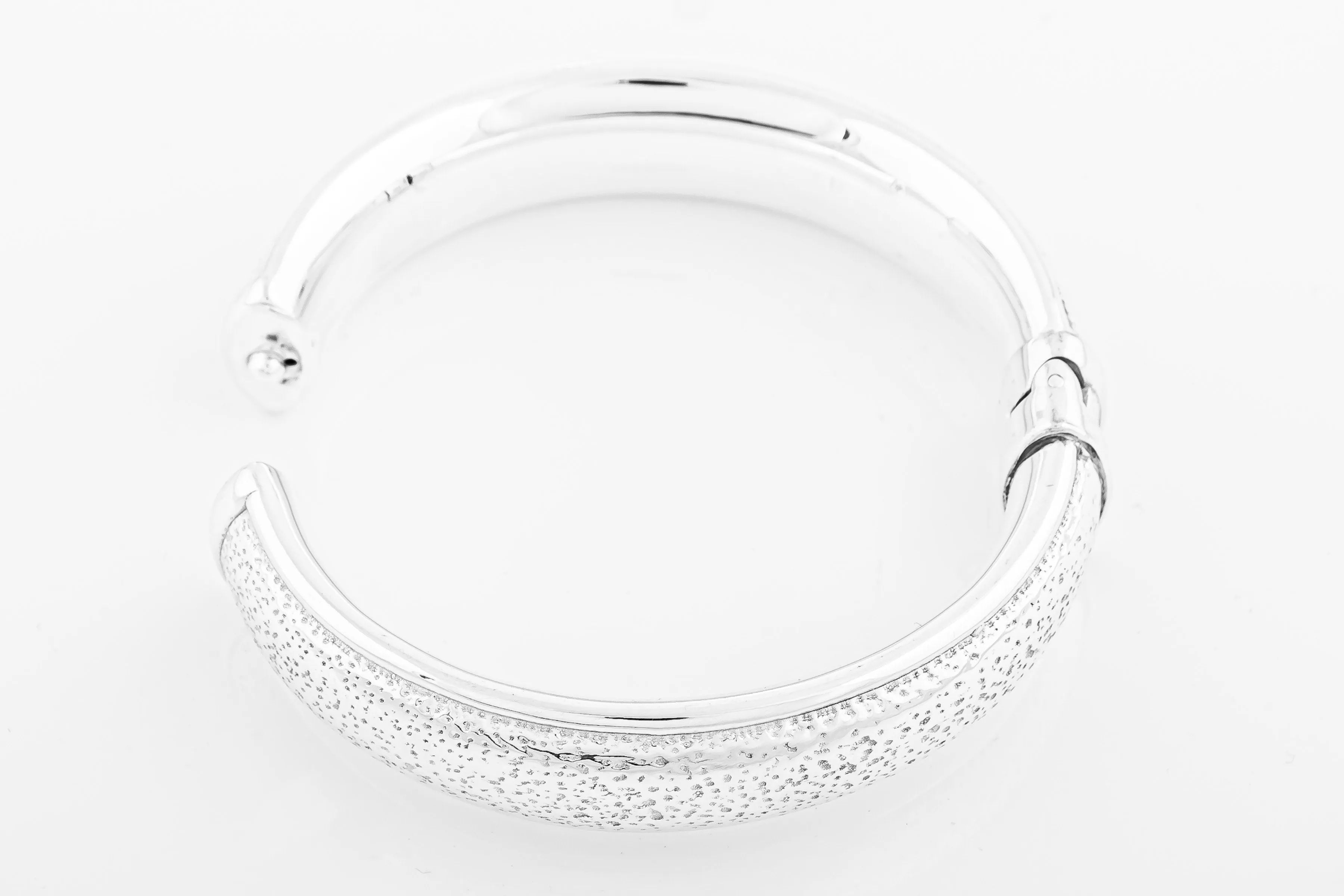 SS25 Stipple Hinged Bangle