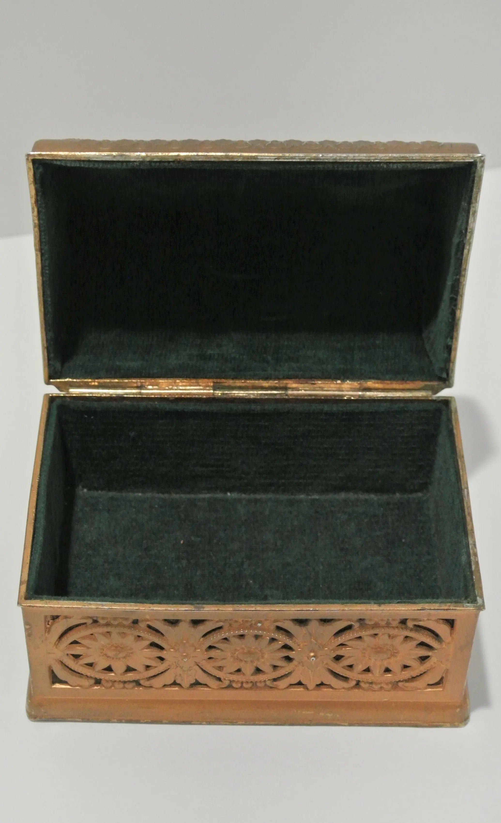 Tiny Emerald Ring Box